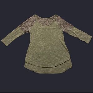 XS-S | Floral olive green lace top with 3/4 sleeves